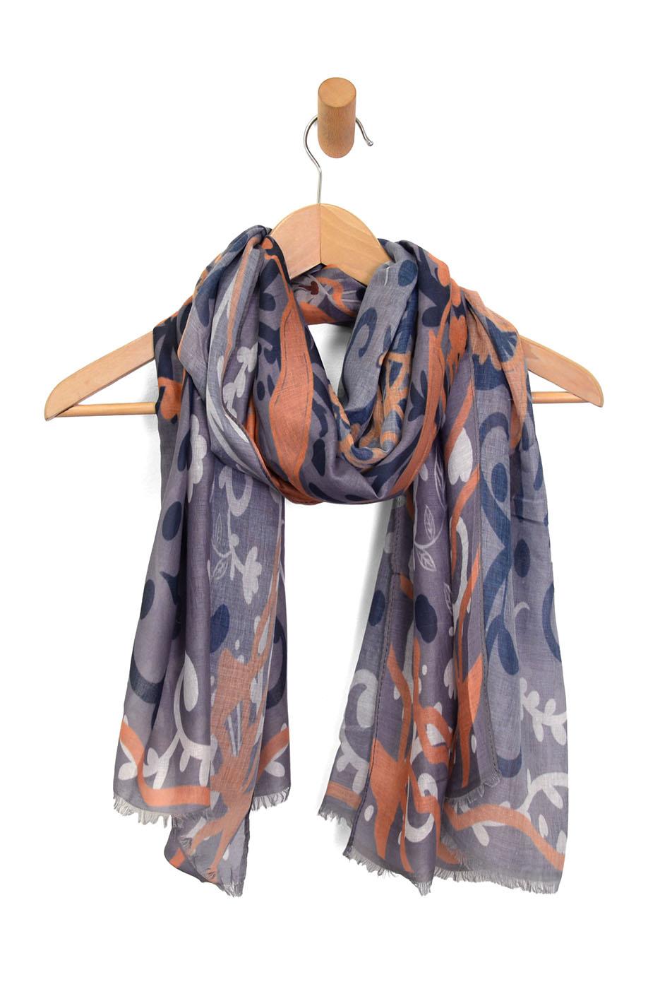 Daisy Medallion Tassel Scarf